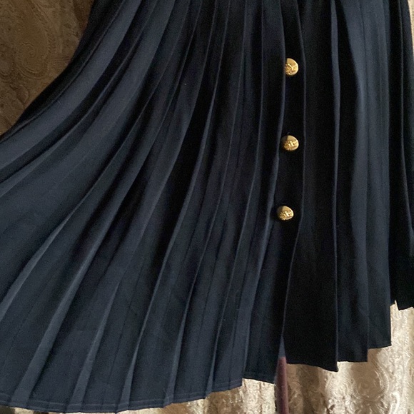 Vintage 80's Lillie Rubin Black Accordion Pleated Skirt with Golden Buttons - Picture 5 of 7